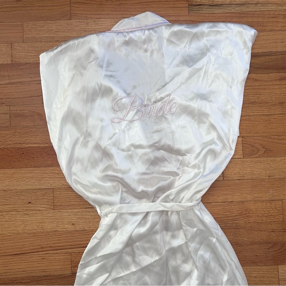 Linea Donatella White and Pink Bridal Robe and Pajama Set - Picture 3 of 6